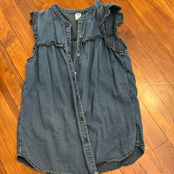 Sleeveless Jean Shirt. - Picture 1 of 1